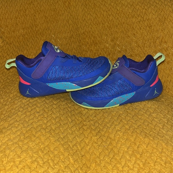 Nike’s Luka 1’s - Picture 2 of 5